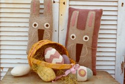 Woolen Mr. Hare Wool Applique & Hooked Pattern